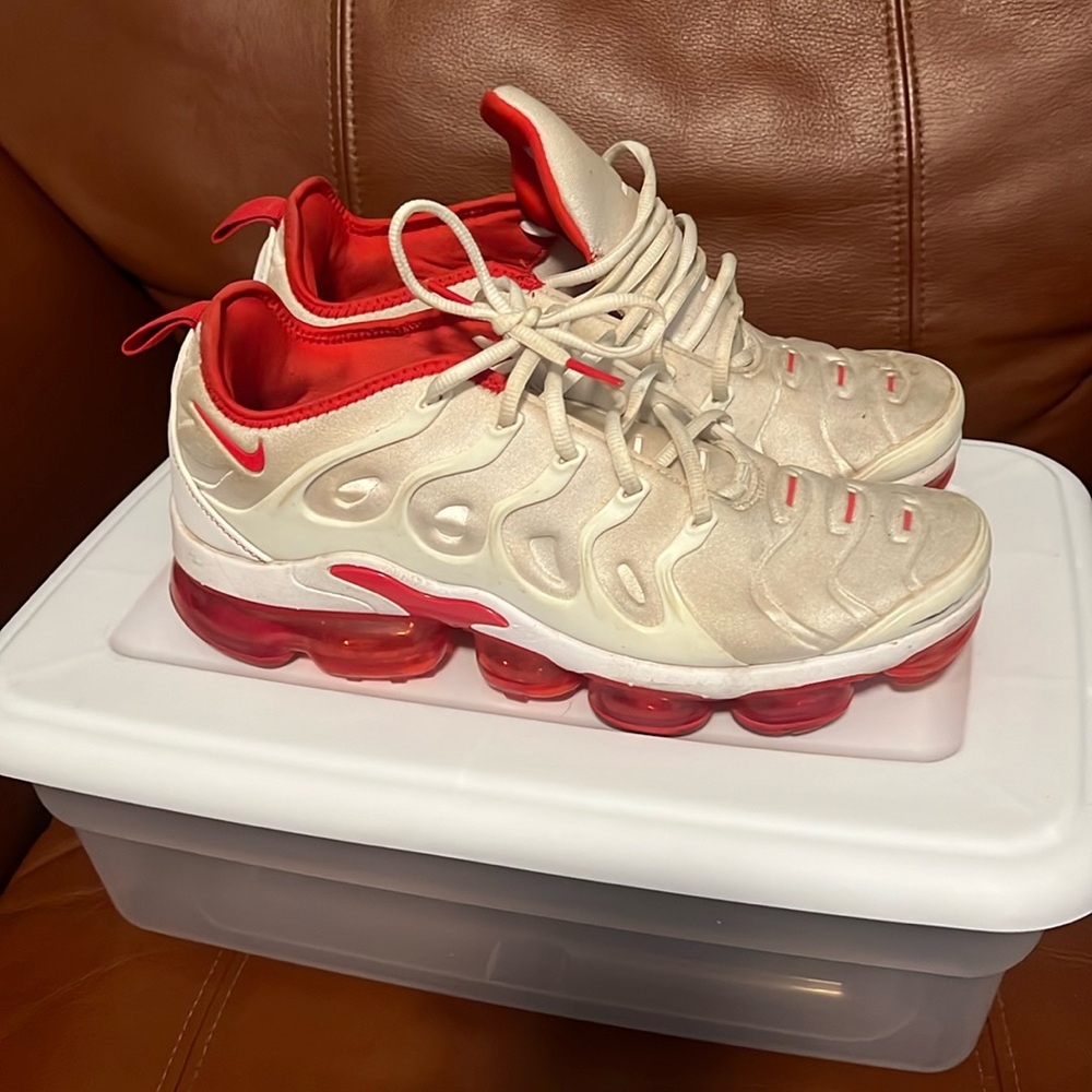 White and red Nike air vapor max plus size 10